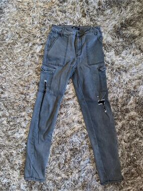 YMI Womenās Faded Black Distressed Cargo Pants Size 7/28